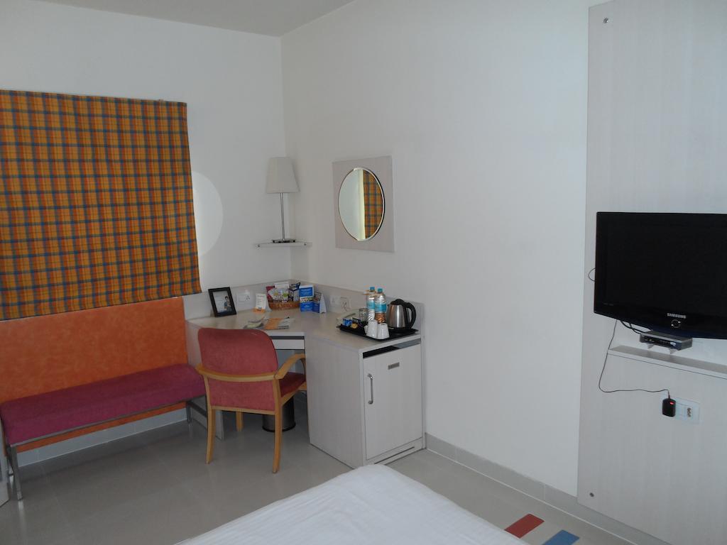 Aditya Hometel Haïdarabad Extérieur photo